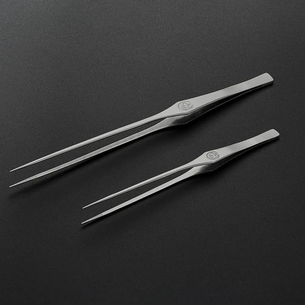aquascaping tweezers, aquarium plant tool, Chihiros straight tweezers, 27cm plant tongs, stainless steel aquascaping tool, freshwater aquarium planting tool, marine aquarium maintenance, aquarium plant repositioning tool India, precision aquatic tweezers, long aquarium tongs, Chihiros aquascaping tool, professional aquarium tweezers, durable plant tweezers, serrated tip tweezers for aquarium